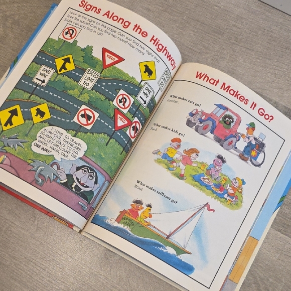 Sesame Street Blue and Red Vehicles Book - Picture 17 of 17